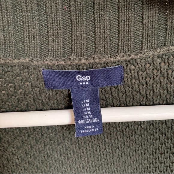 🖤2/$15 Gap Knit Sweater - Picture 2 of 4